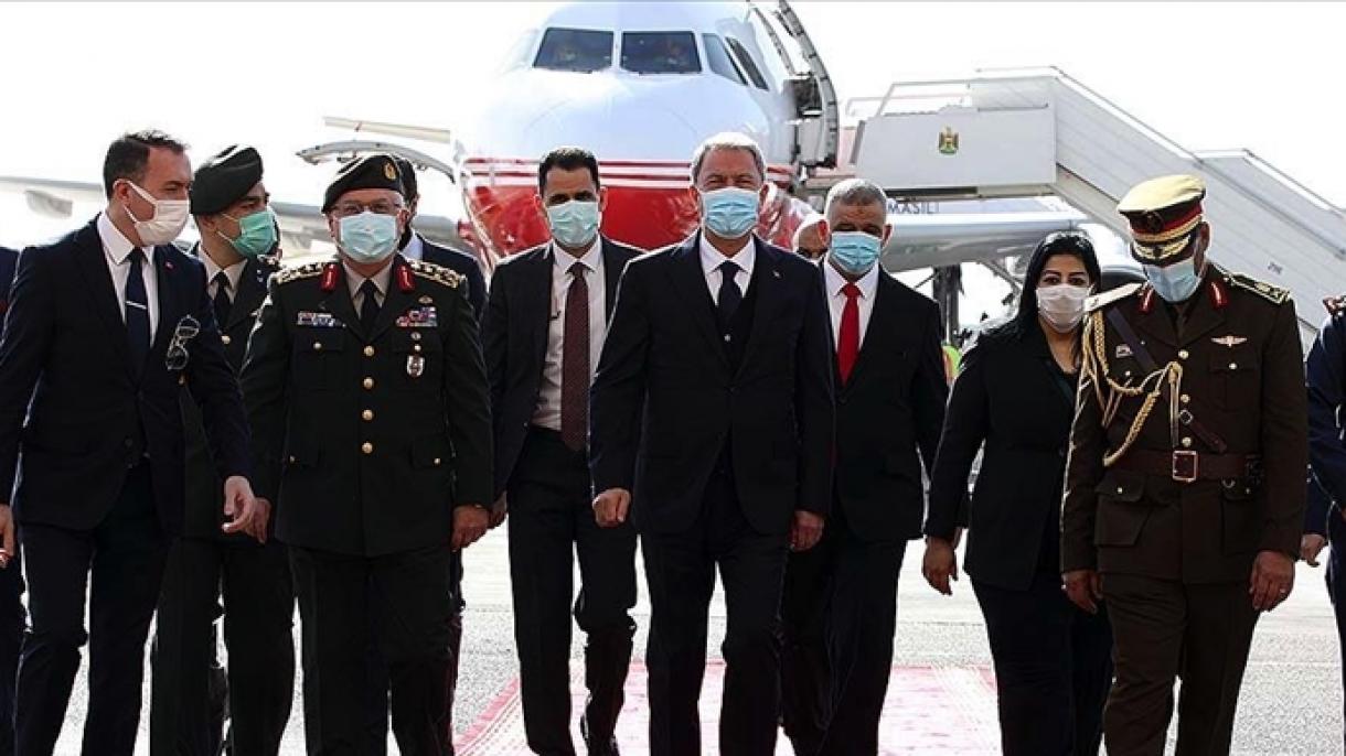 Le ministre turc de la Défense nationale Hulusi Akar s'est rendu à Bagdad