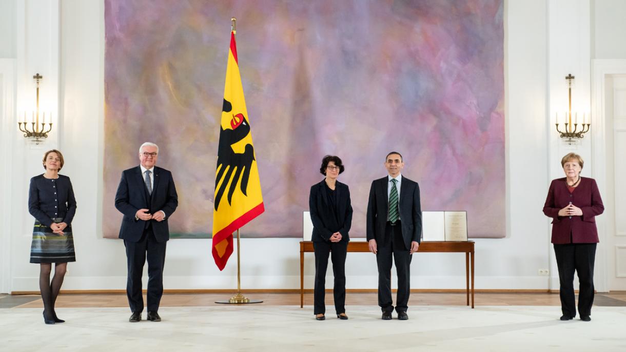Το Παράσημο του Τάγματος της Αξίας της Γερμανίας απονεμήθηκε στον Σαχίν και την Τούρετζι