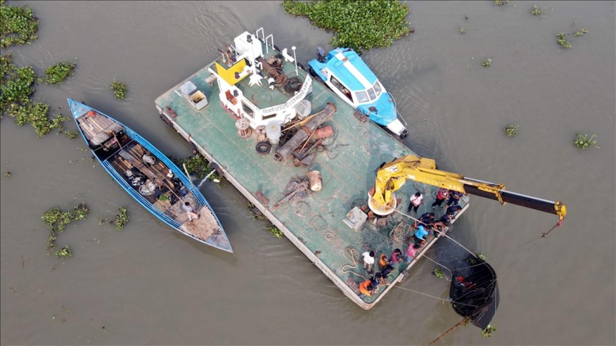 孟加拉国一艘船只沉没