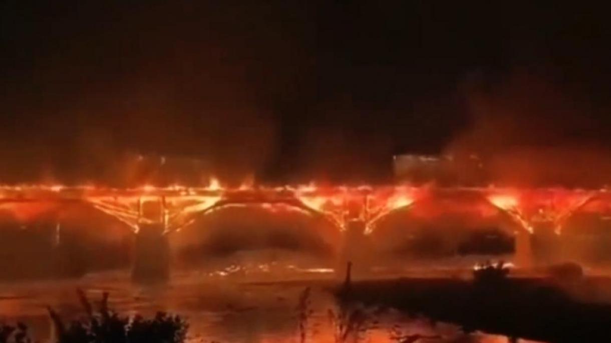 中国900年的古桥被烧