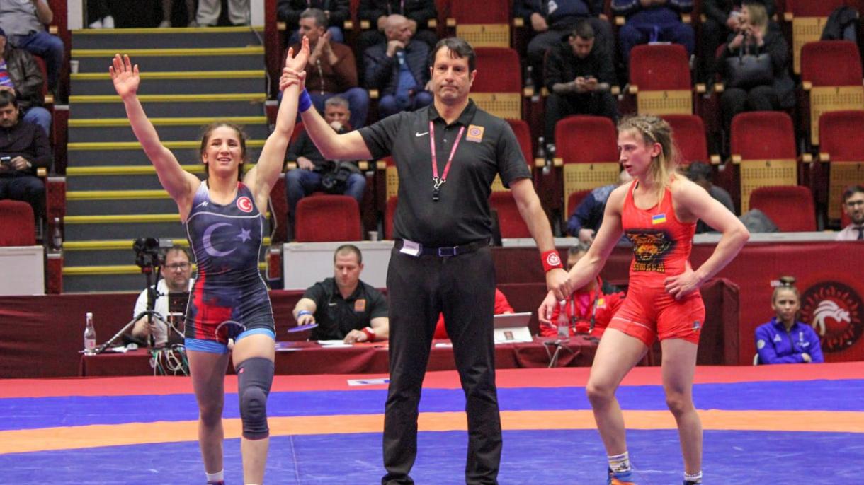 Zeynep Yetgil se convierte en la campeona europea en Sub-23 de Lucha