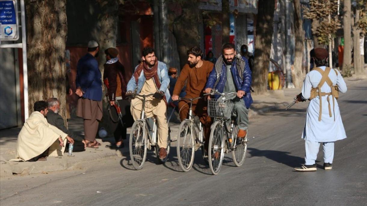 Talibán: "Se pagarán en un mes los salarios de 3 meses de los funcionarios públicos"