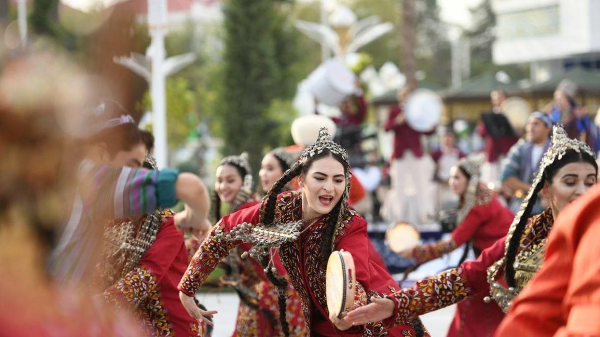 Türkmen Dansı Türkmenistan.jpg