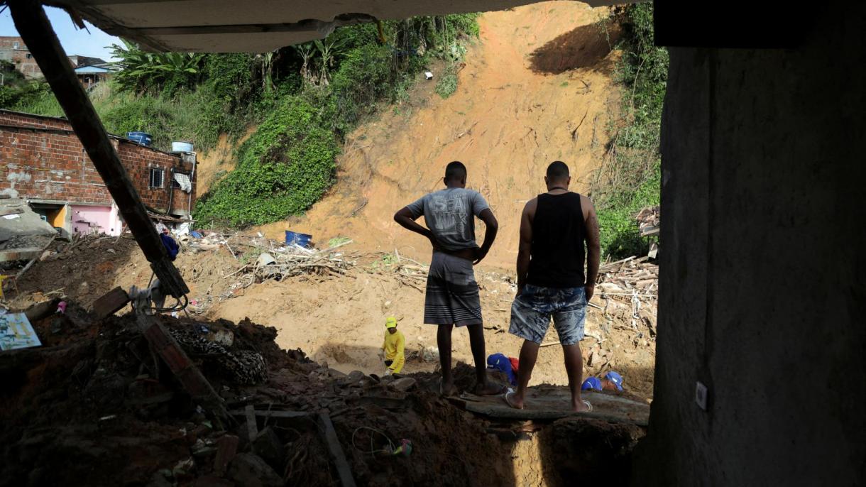 巴西发生山体滑坡 致91人死亡