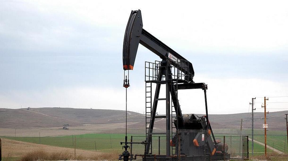 کاهش نسبی قیمت نفت در بازارهای جهانی