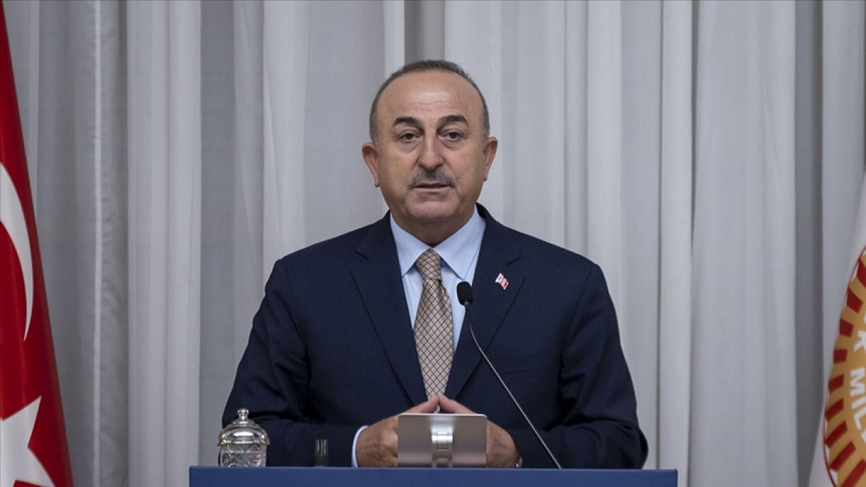 El canciller Çavuşoğlu reacciona a las acusaciones infundadas de Grecia sobre los inmigrantes