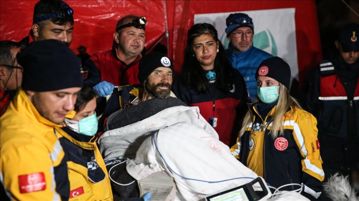 Evacuado el montañero estadounidense que sufrió una hemorragia dentro de una cueva en Türkiye
