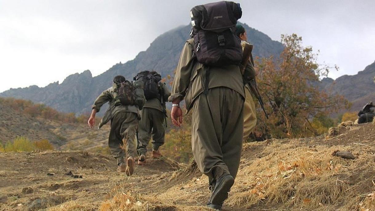 Terroristas do PKK se rendem a agentes de segurança