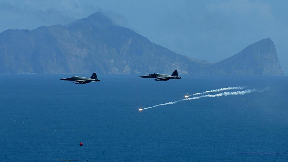 台湾两架F-5E战机擦撞坠海
