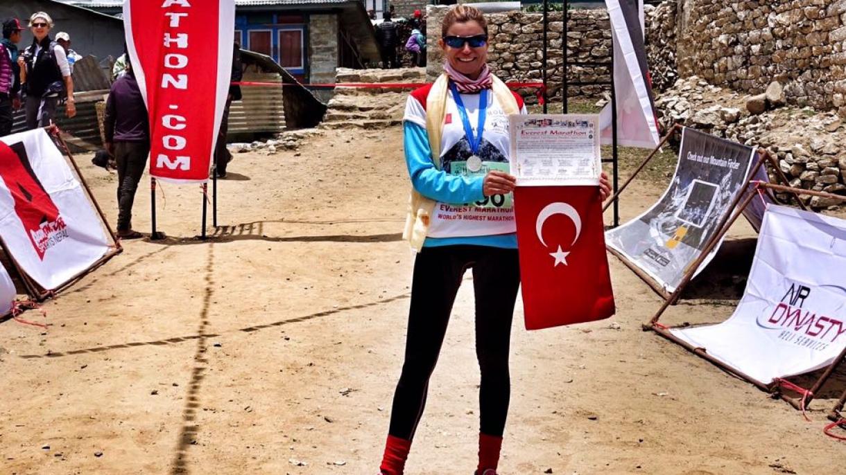 Ece Vahapoğlu se ubica en el séptimo puesto en el maratón del Everest