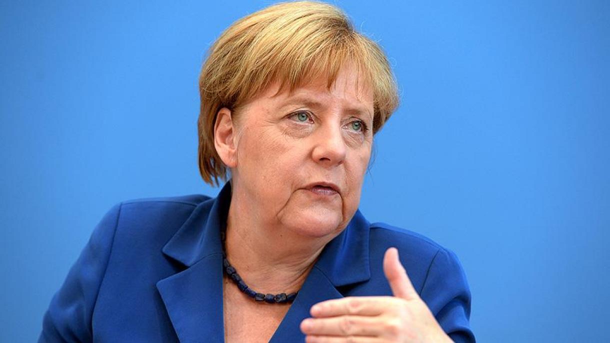 Меркел коментира положението в Турция