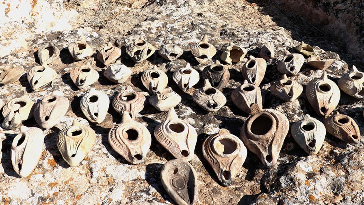 Descubiertas 48 lámparas de aceite del período romano