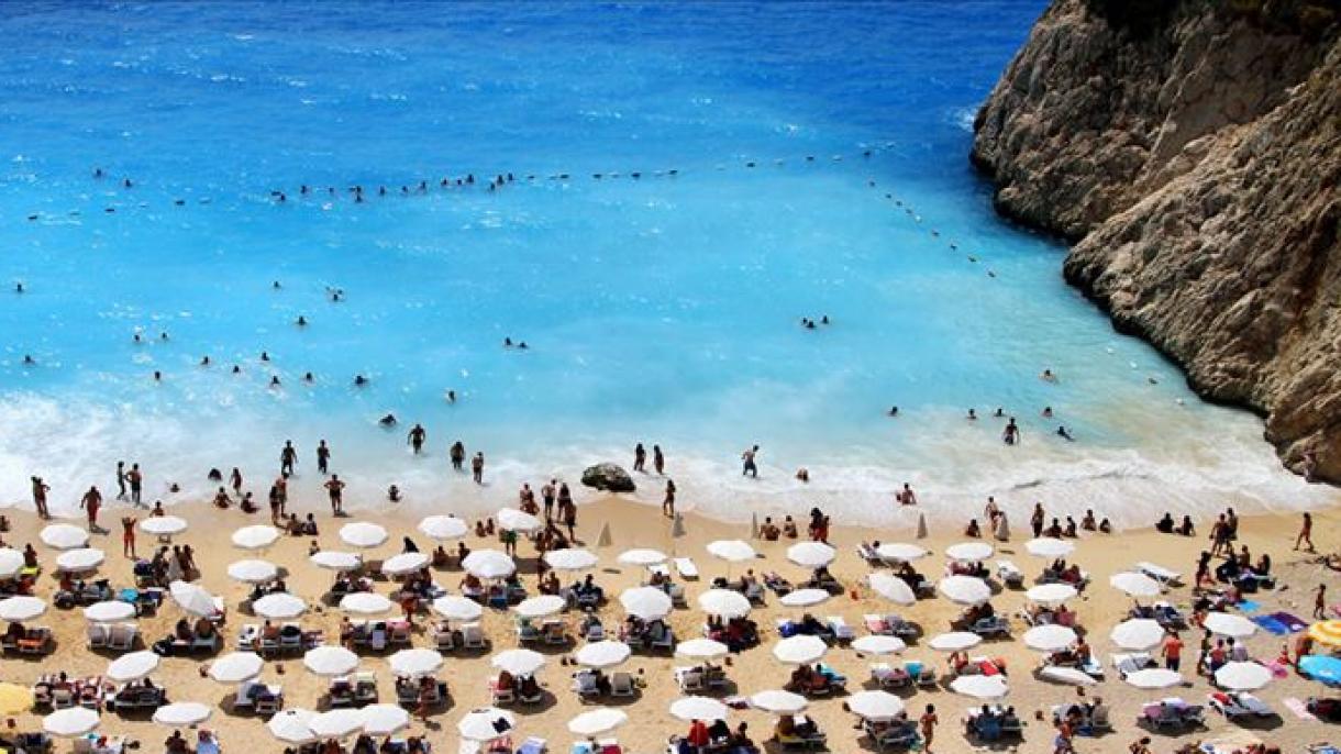 Antália bate um recorde após outro no turismo