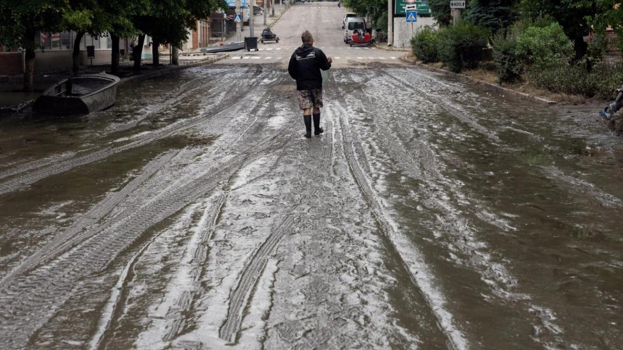 Tovább tart az evakuálás az árvíz sújtotta területekről Ukrajnában
