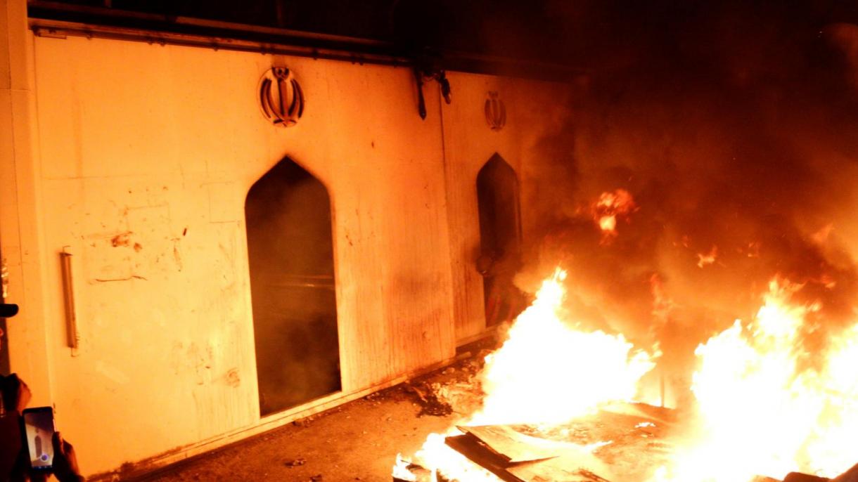 ساختمان کنسولگری ایران در نجف به آتش کشیده شد