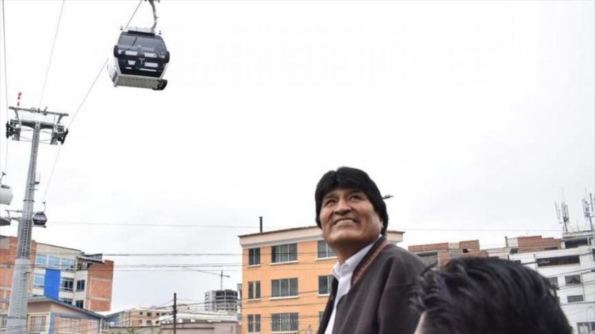 Bolivia estrena la décima línea del teleférico de La Paz