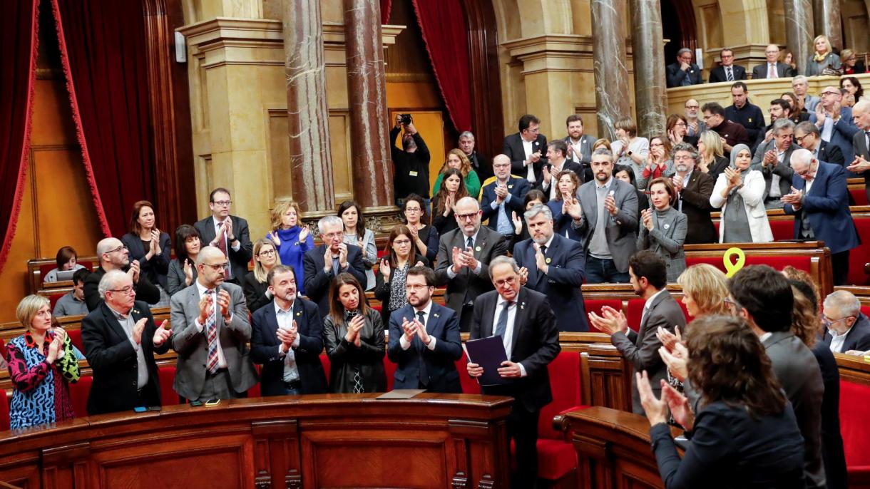 تصمیم مربوط به لغو مصونیت رهبر سابق کاتالونیا به حالت تعلیق درآمد