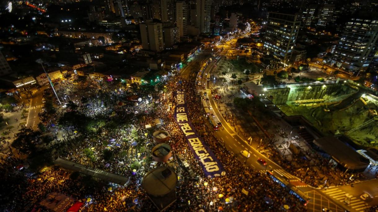 Estudiantes y sindicatos marcharon contra recorte a presupuesto de universidades en Brasil