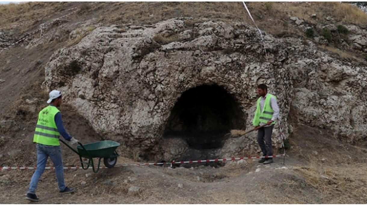 Encuentran en Harput tumbas excavadas en roca pertenecientes a las épocas de urartu y romano