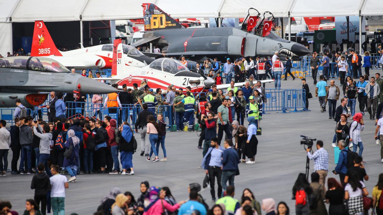 Teknofest Estambul empieza con espectáculos TRT Español