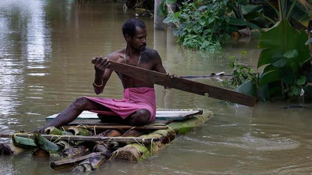 سری لانکا با سیلاب و لغزش زمین مبارزه می کند