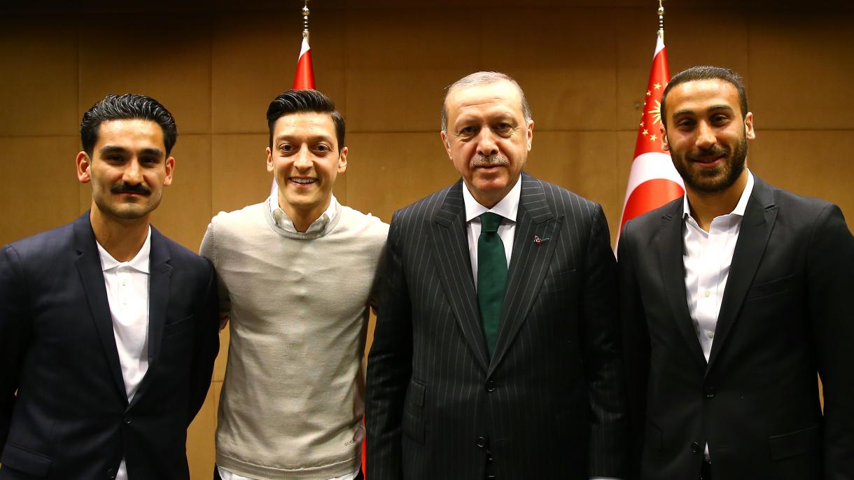エルドアン大統領 イギリス訪問 トルコの有名サッカー選手が表敬訪問 エルドアン大統領 イギリス訪問 トルコの有名サッカー選手が表敬訪問