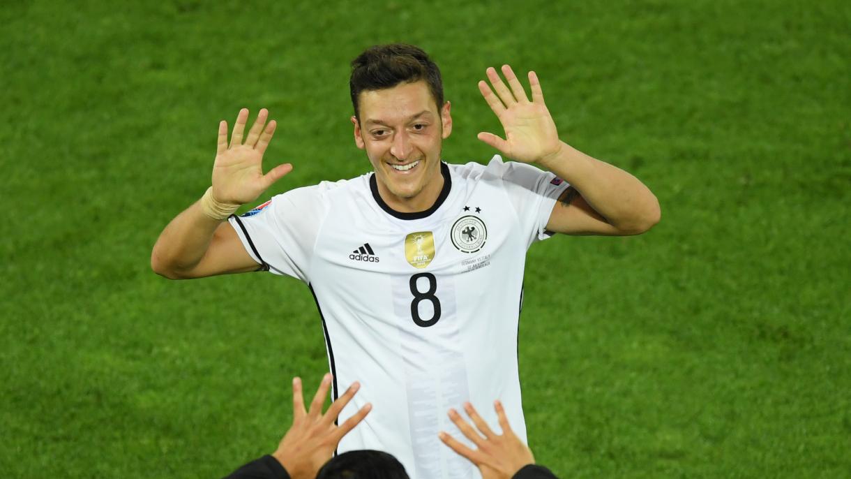 Germaniýada ýylyň milli futbolçysy Mesut Özil saýlandy