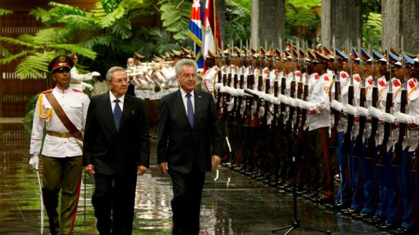 Se reúnen Raúl Castro y Heinz Fischer en Cuba