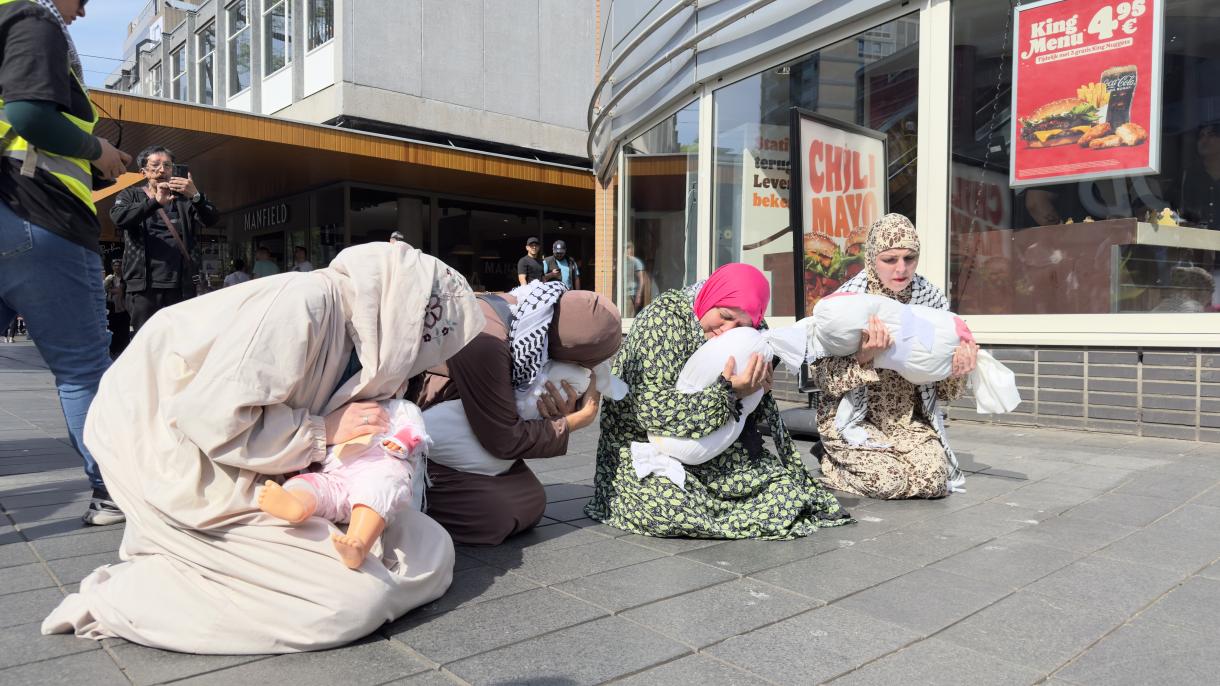 hollanda'da anneler gunu filistin destek.jpg