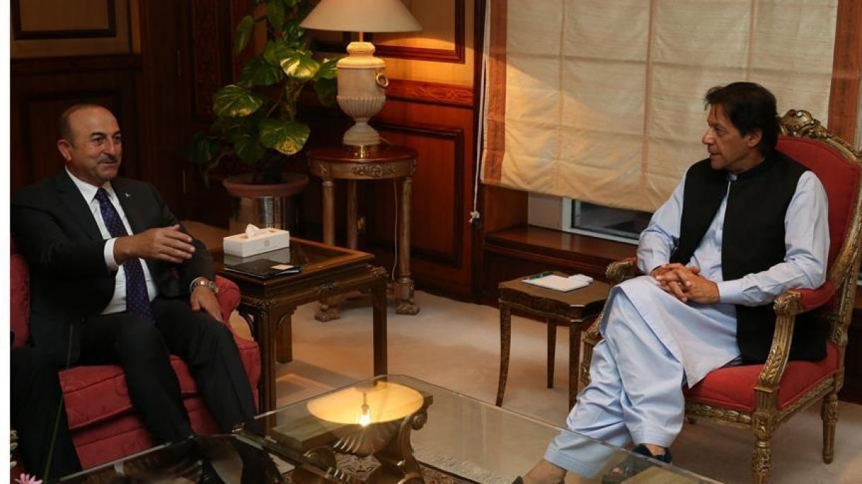 دیدار و گفت‌وگوی چاووش‌اوغلو با عمران خان نخست وزیر پاکستان