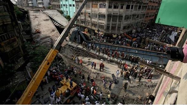 بازداشت ۵ تن در رابطه با حادثه فروریختن پلی در هندوستان