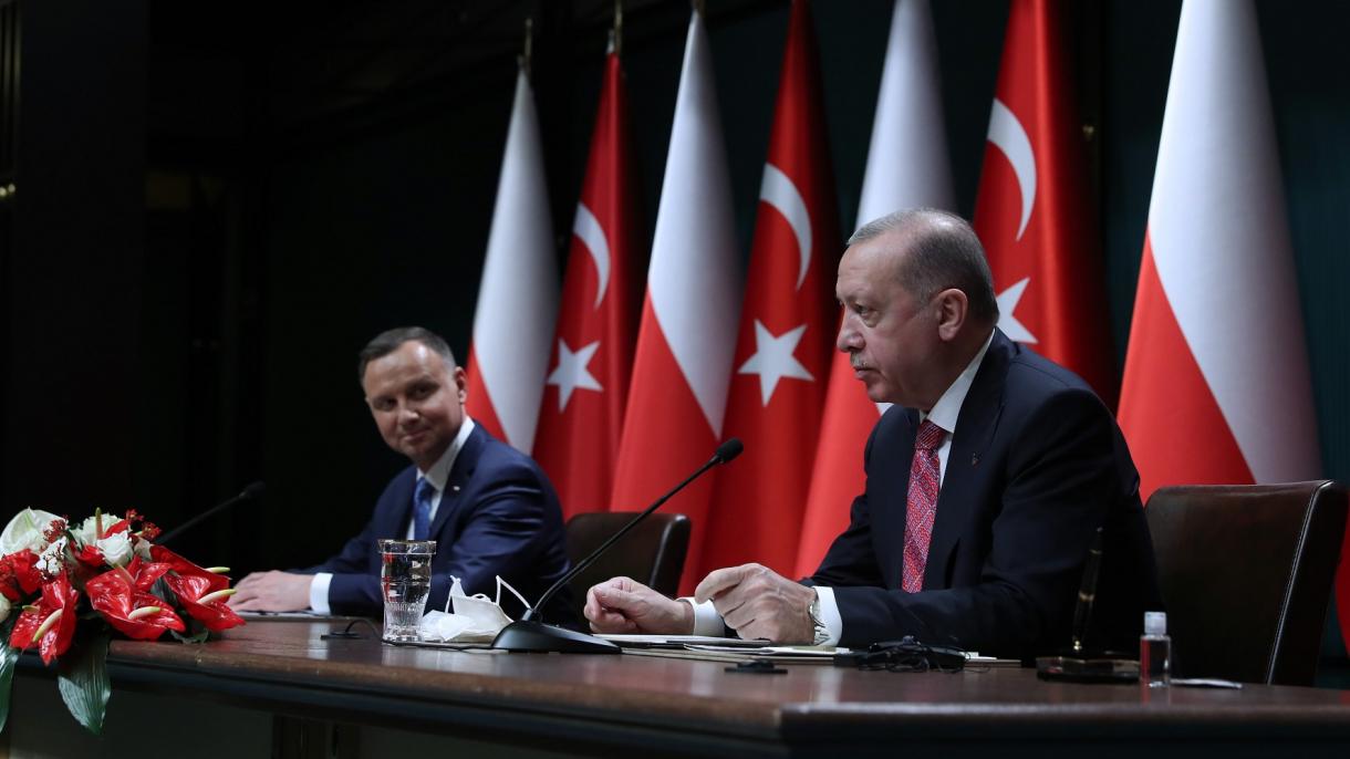 Erdogan trata con el presidente de Polonia las relaciones bilaterales y la crisis de Ucrania