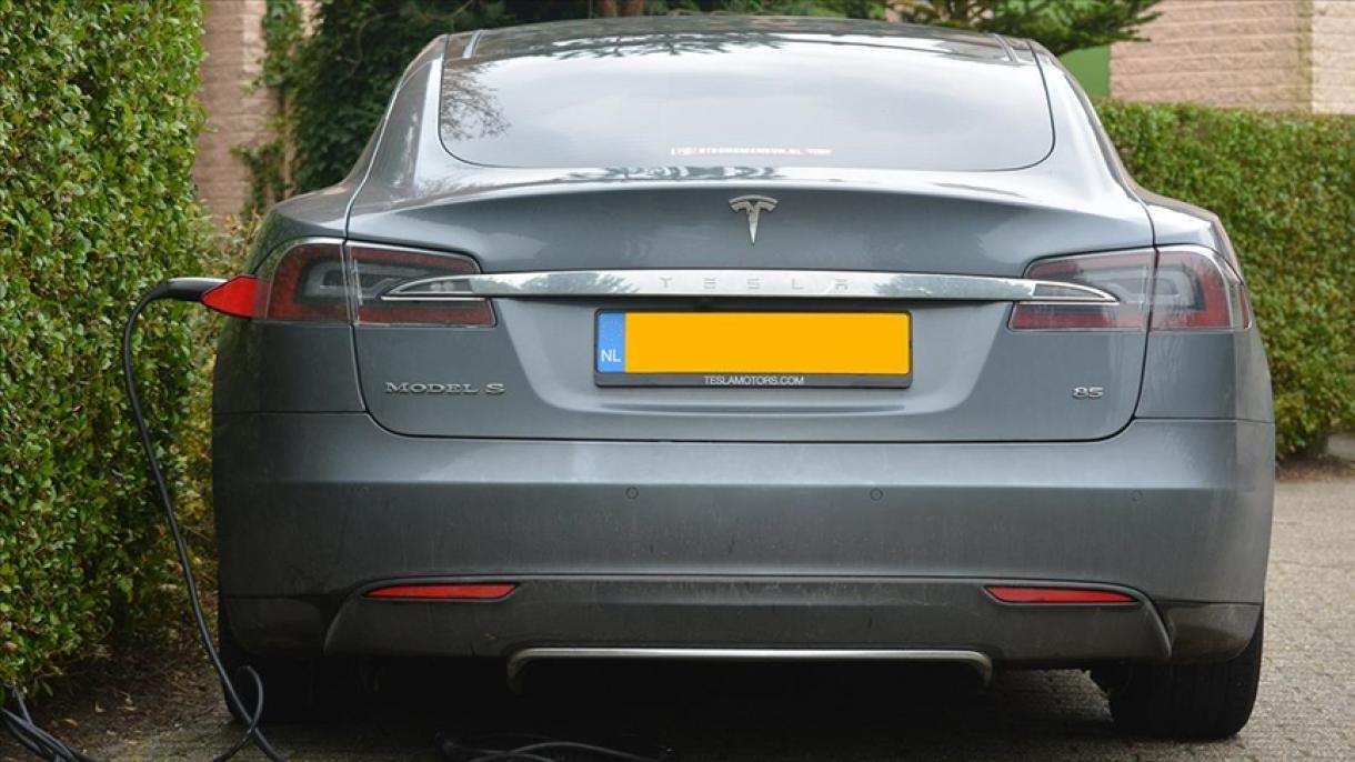 “Tesla” 475 min avtomobilini geri çağırır