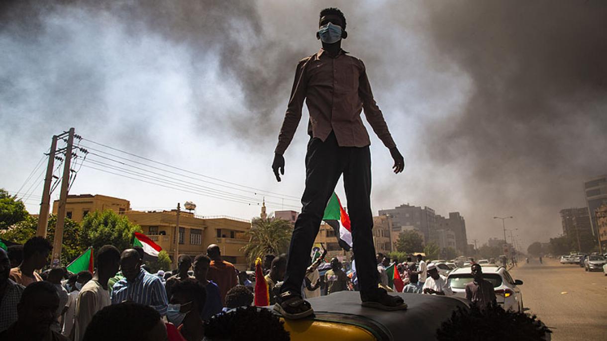سودان-دا حربی چئوریلیش اولوب، باش ناظیر حبس ائدیلیب