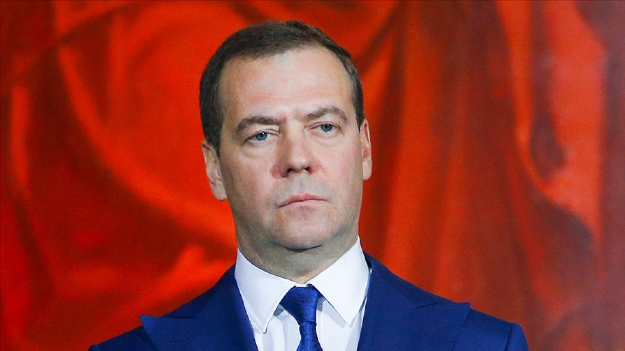 медведев украина земини бөлүшүвелинған бир хәритини көрсәтти