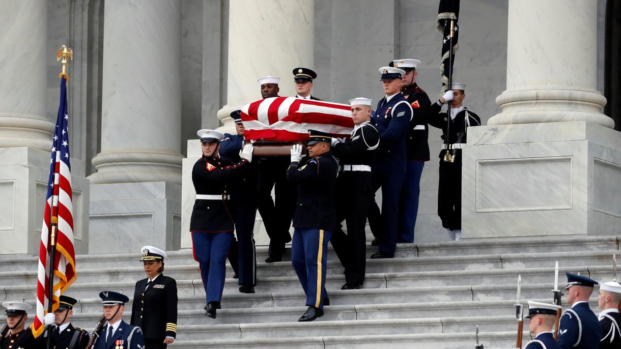 Washington, cerimonia di “funerali di Stato” per "padre Bush"