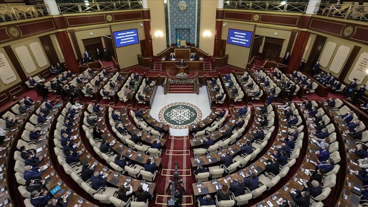 Qozog‘istonda parlament tarqatib yuborildi va saylov sanasi belgilandi