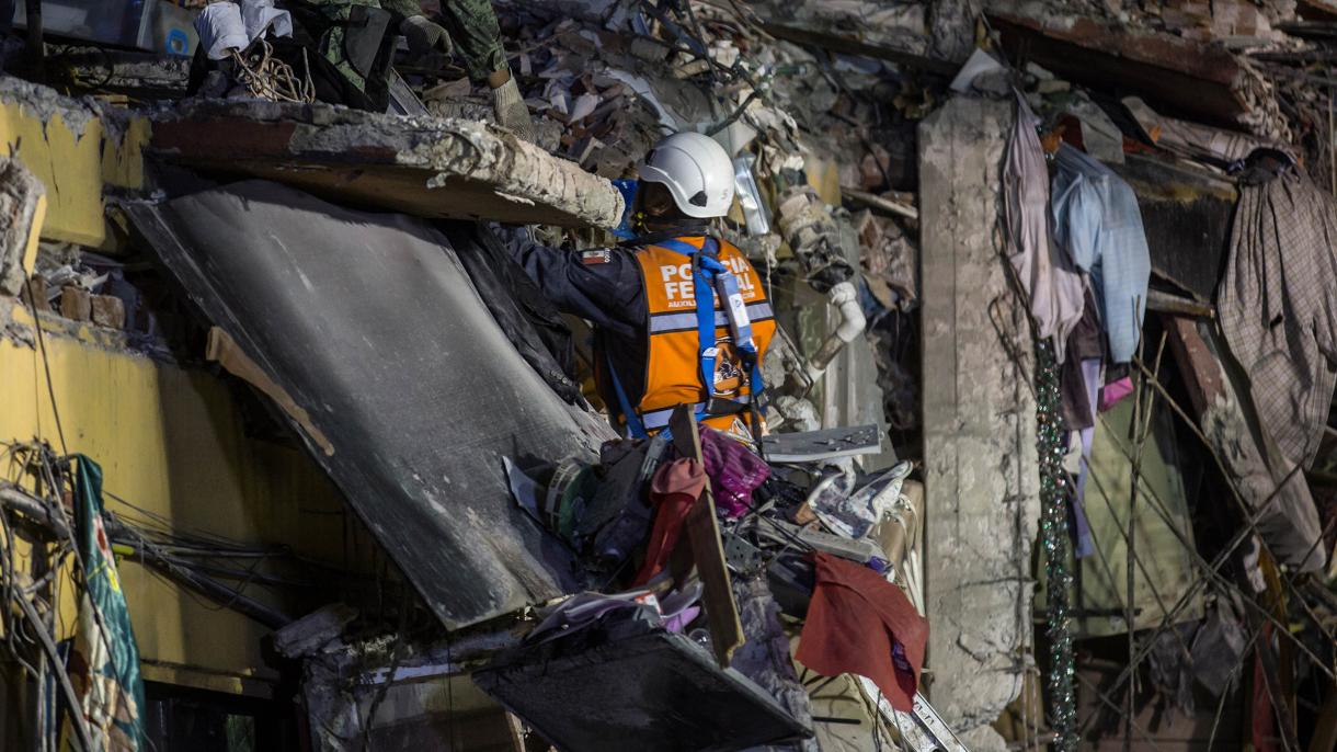 Tareas de rescate tras sismo en Ciudad de México continúan con dificultades