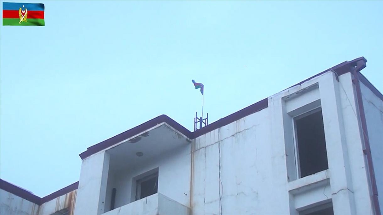 آذری فوجیوں نے بازیاب کرائے گئے کیل بجیر شہر میں اپنا پرچم  نصب کر دیا