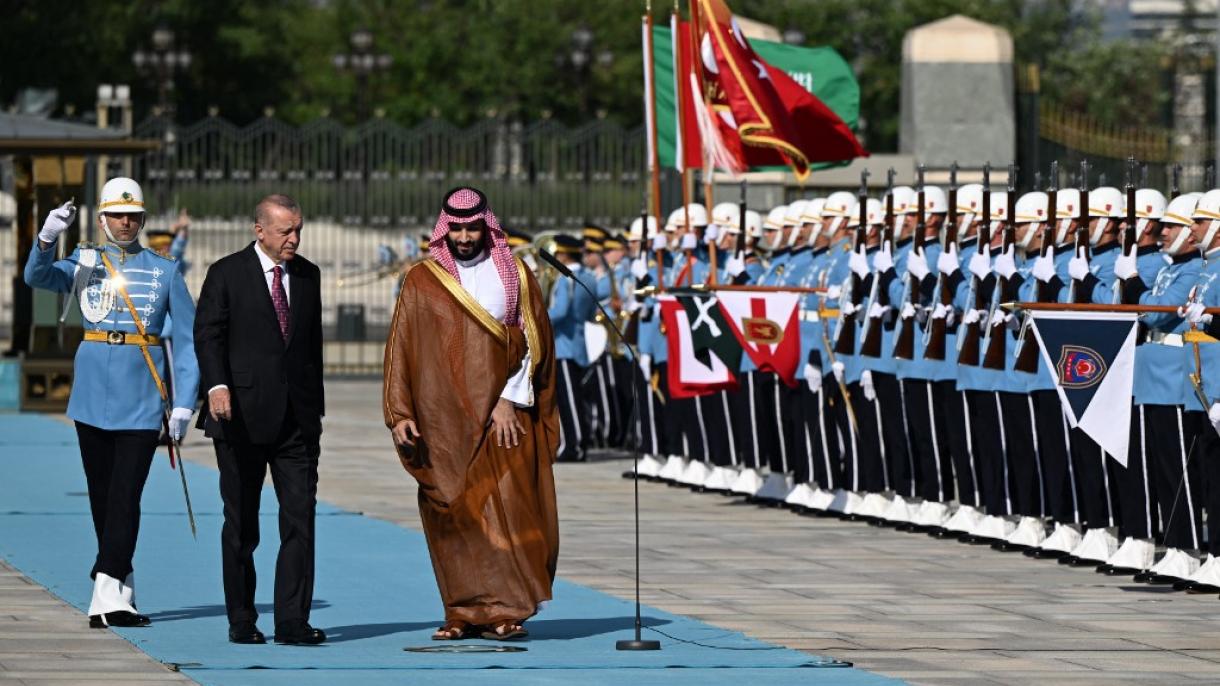 Príncipe heredero de Arabia Saudí visita Ankara para firmar instrumentos de cooperación
