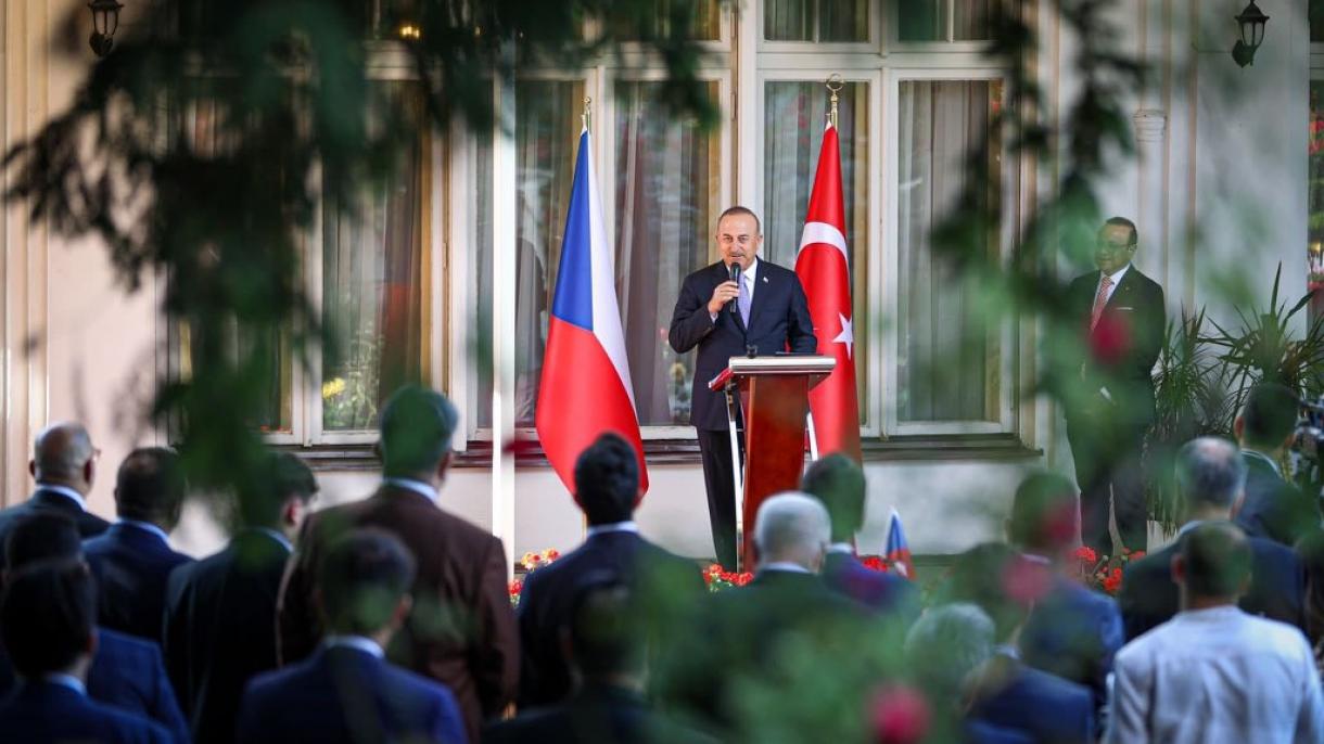 El canciller turco narra el enfoque de Turquía ante los desafíos globales