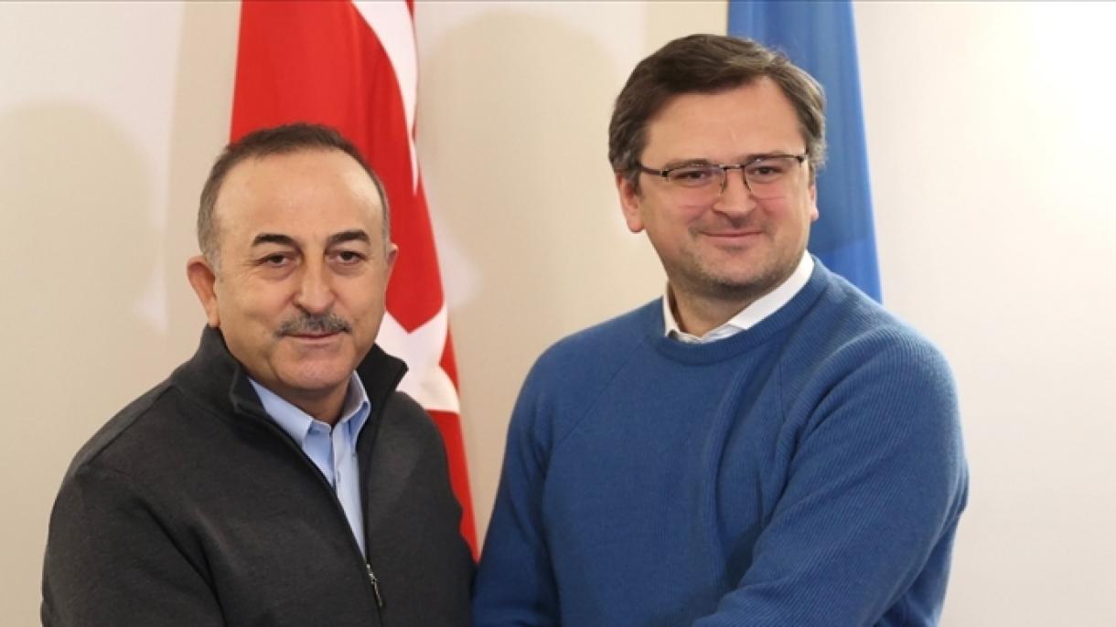 Il ministro Cavusoglu sente al telefono il ministro degli Esteri ucraino Kuleba