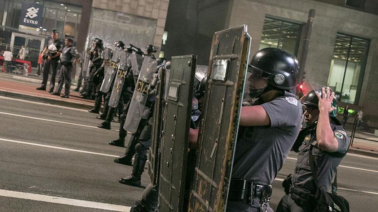 Бразилияда полиция кызматкерлерине иш таштоого тыюу салынды