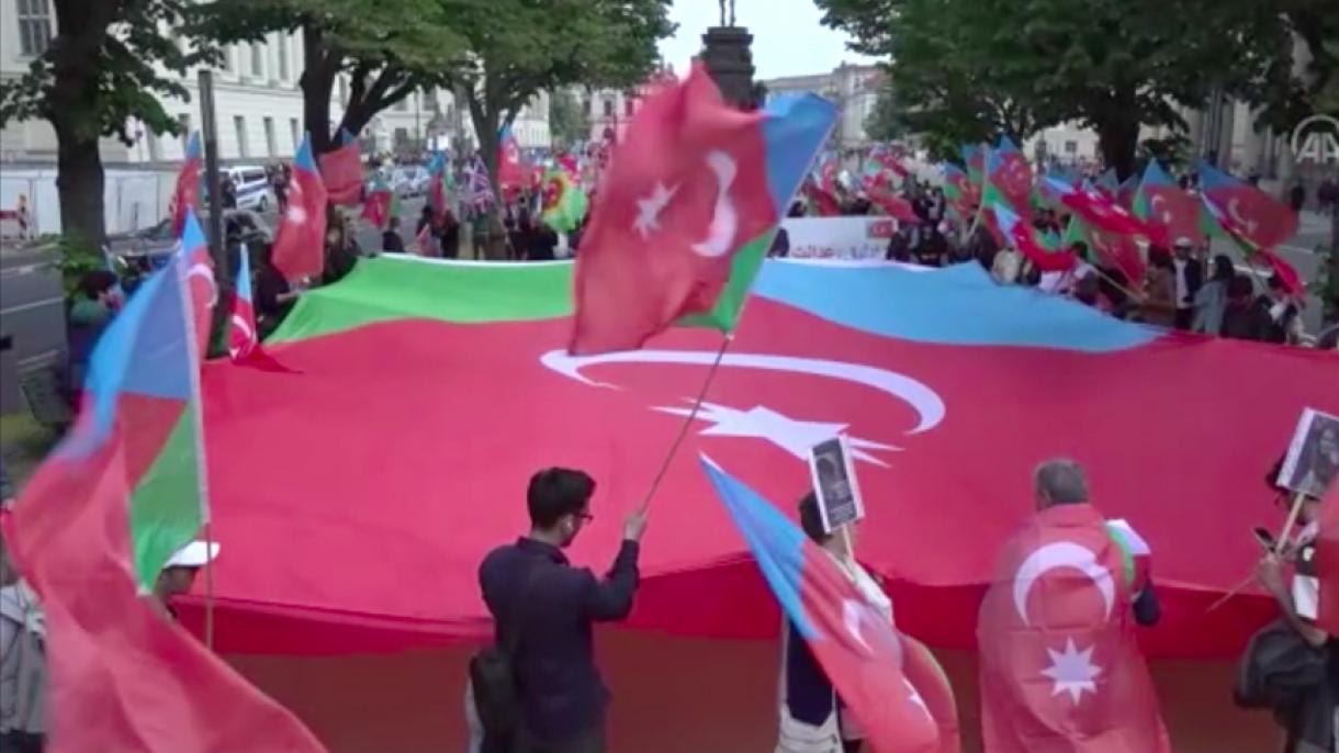 تظاهرات ترک‌های آذربایجان ایران علیه حکومت تهران در برلین