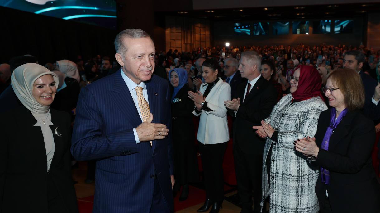 埃尔多安向土耳其和全世界妇女祝贺节日
