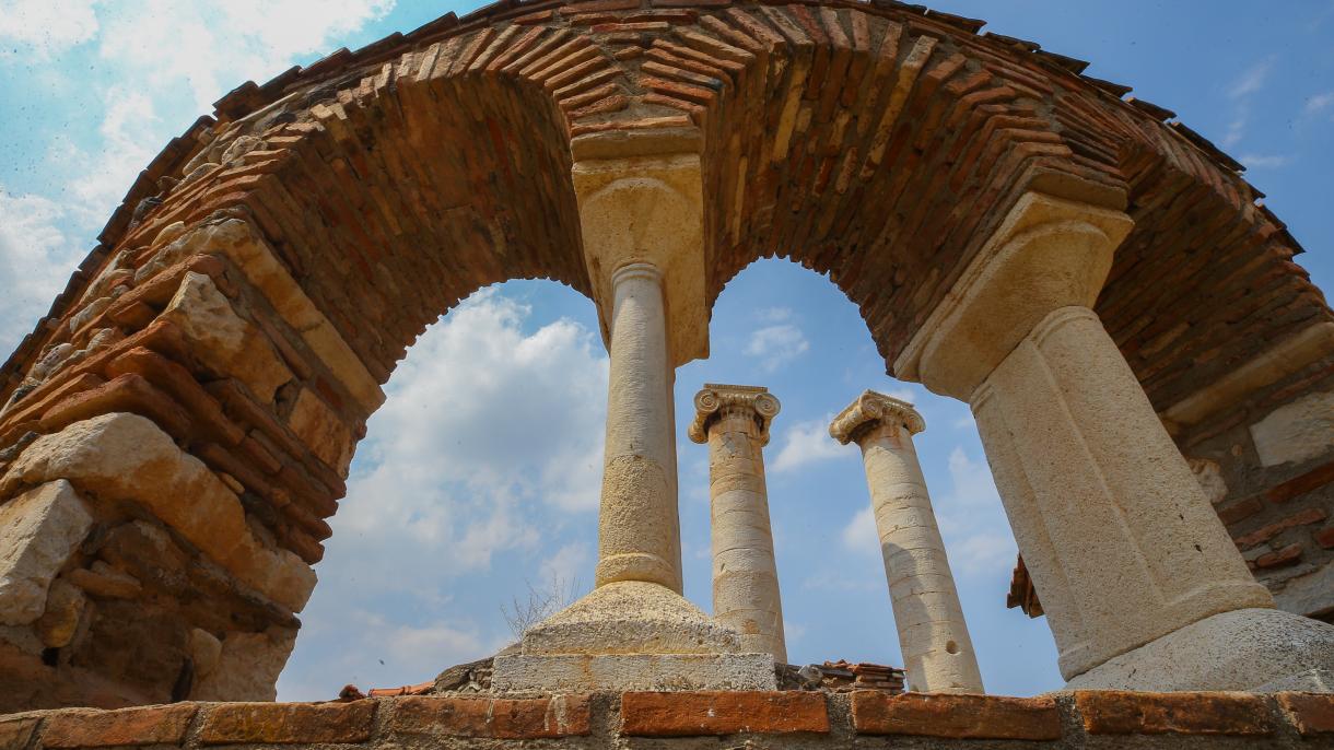 ¿Sabían que el Templo de Artemisa en Sardes acogió el primer banco de la historia?