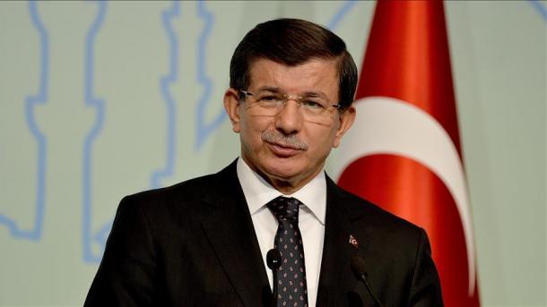 Davutoglu: "La crisis de refugiados es un asunto humanitario"