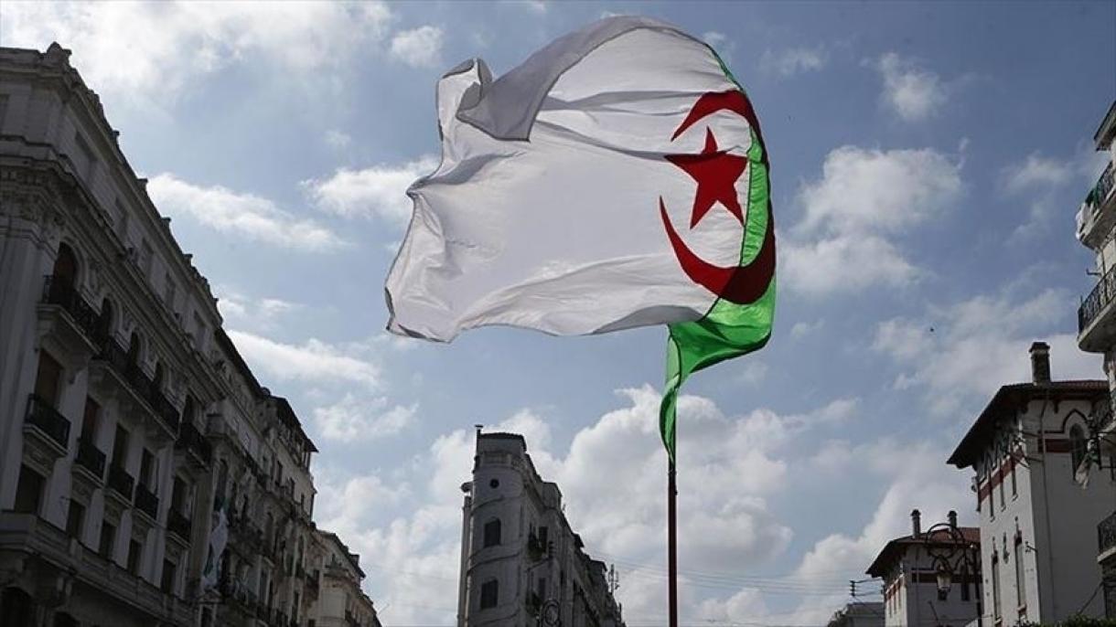 Алжир Макрондун билдирүүлөрүнө каршылык көрсөттү