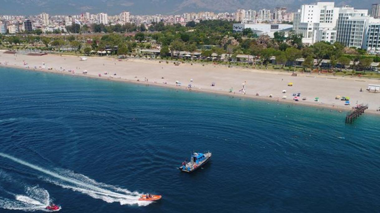 100 000 de turiști au venit în 3 zile în Antalya