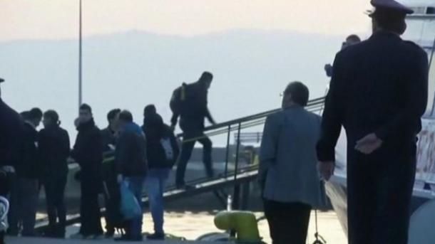 Megkezdődött a migránsok visszatelepítése Törökországba